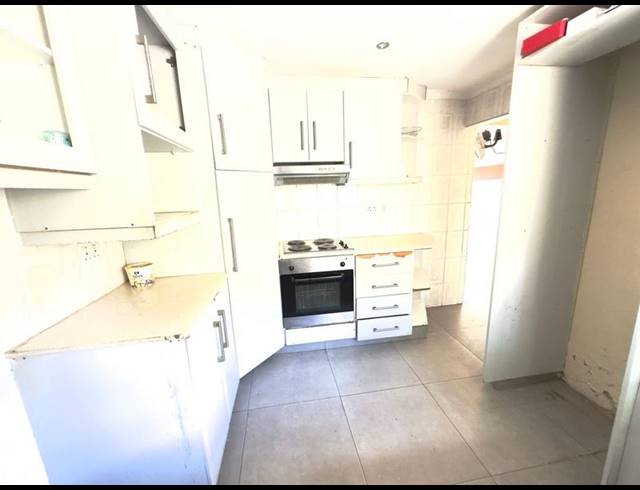 2 BEDROOM HOUSE FOR SALE IN UMLAZI Q